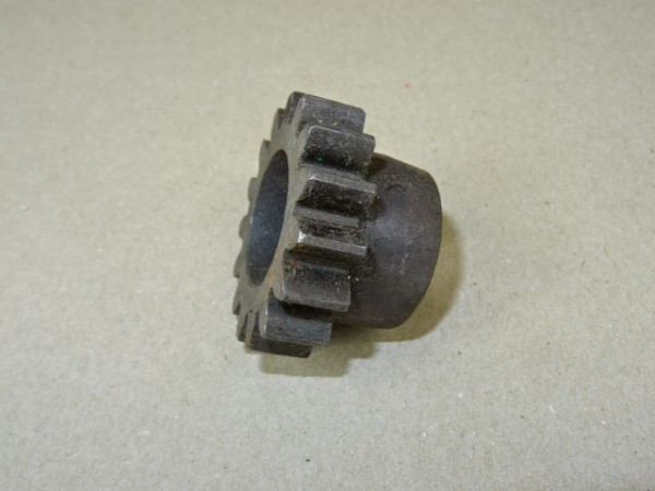 Zahnrad für Kraftheberpumpe (15Zähne;Kon10,8/13,3mm) für Porsche Diesel Traktor